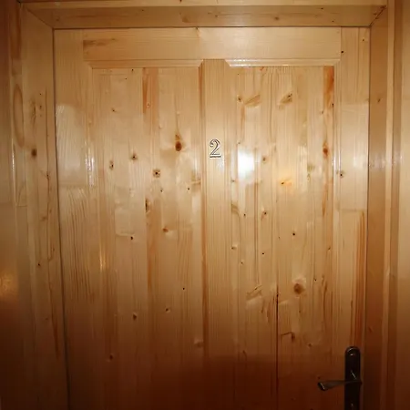 U Knajflu 公寓式酒店 3*