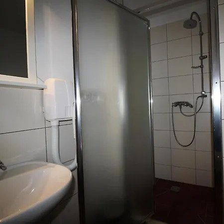 U Knajflu 公寓式酒店 3*